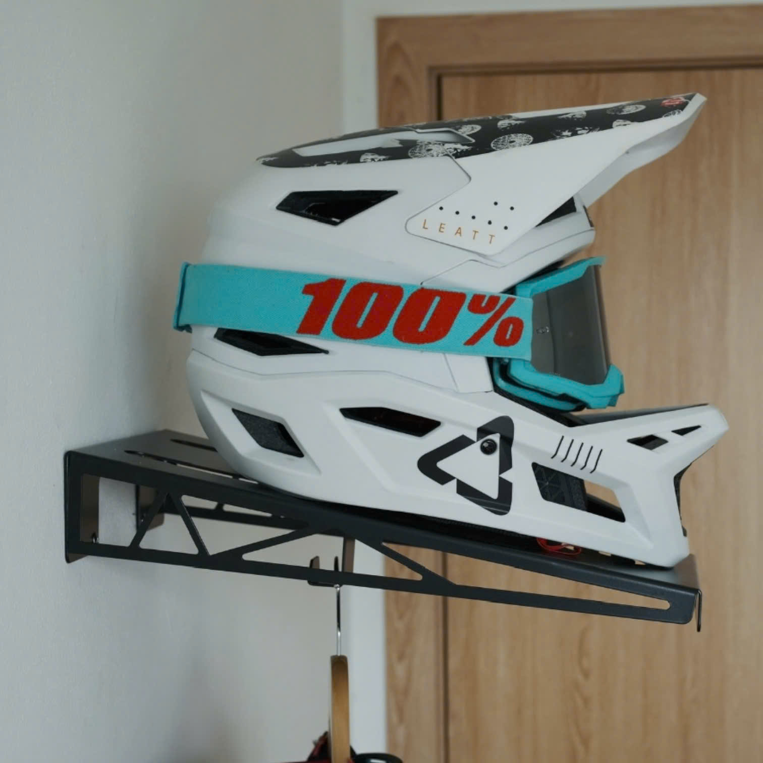Gía để mũ bảo hiểm MOTO - Ảnh 4